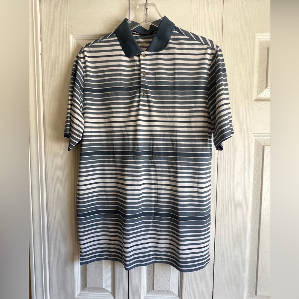 Men’s medium Nike Performance golf shirt